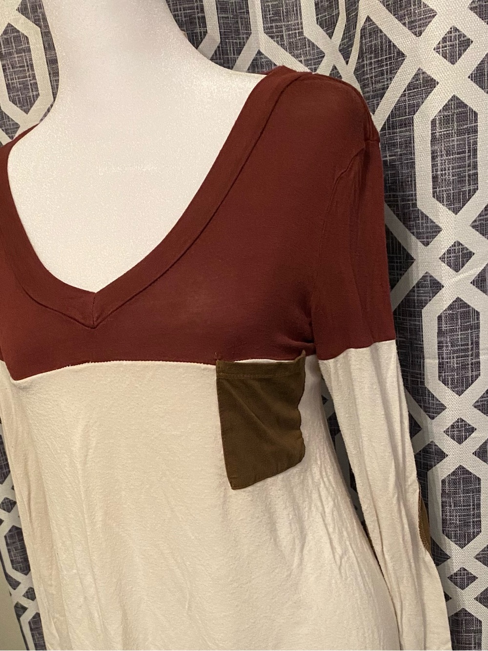 Vanilla Bay Two-Tone V-Neck Long Sleeve Top in Brown and Cream